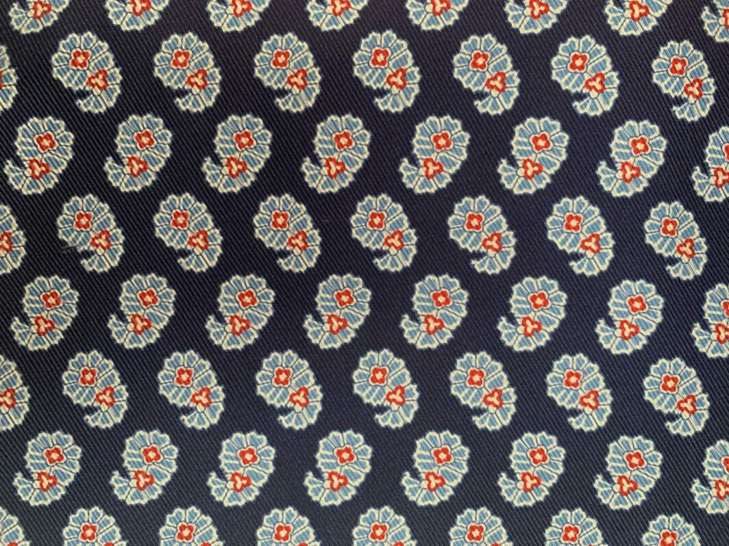 Paisley-Design-British-Made-Printed-Silk-D50.46 (1)