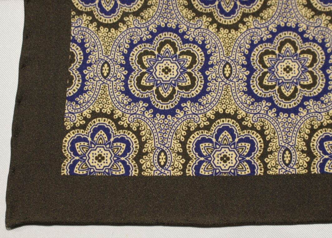 Paisley-Design-British-Made-Silk-Scarves-Squares-RKS33242 (1)